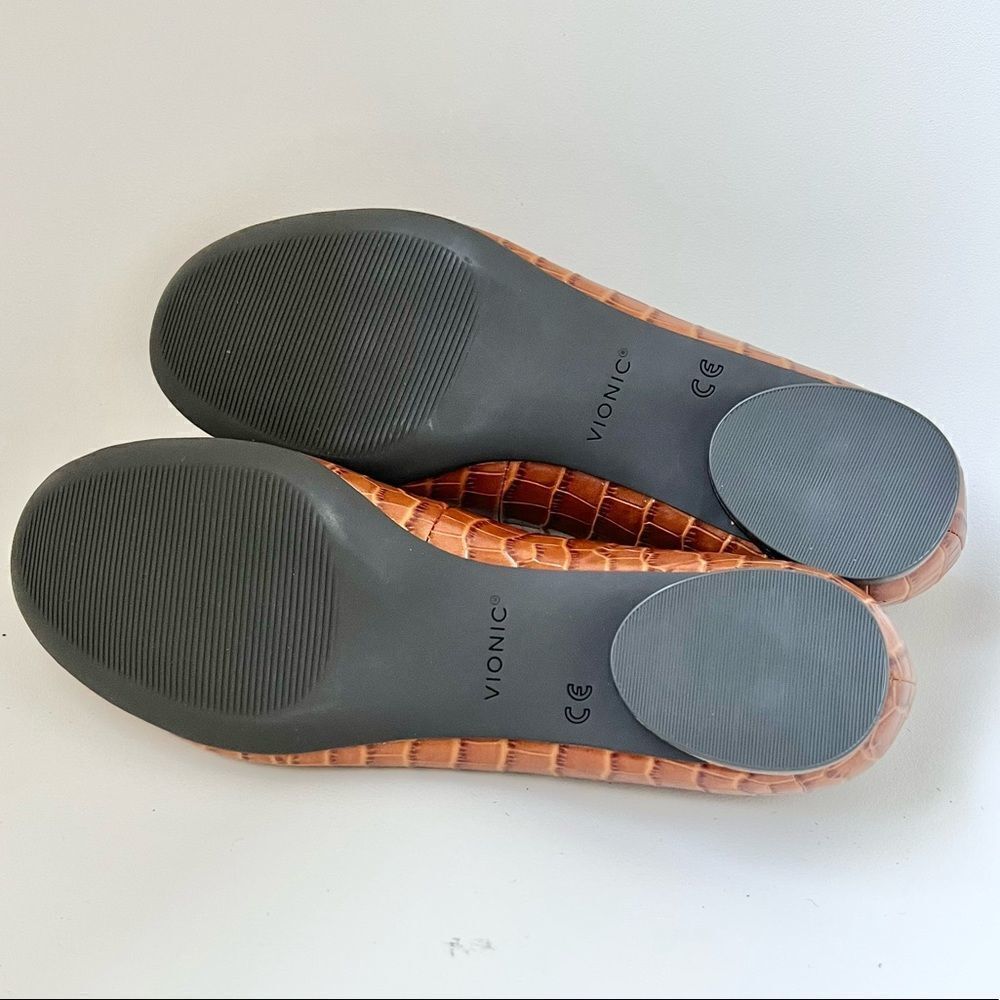Vionic  Brown Croc-Embossed Hannah Leather Ballet Flat US 6.5 (fits US 6 better) - Picture 5 of 6